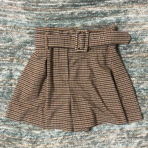 grunge brown, houndstooth shorts